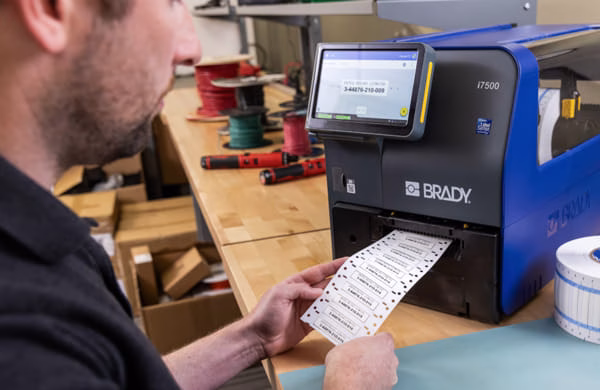 Reinventamos la impresión de etiquetas industriales con la i7500