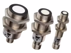 Sensores ultrasónicos IO-Link UA12, UA18 y UA30